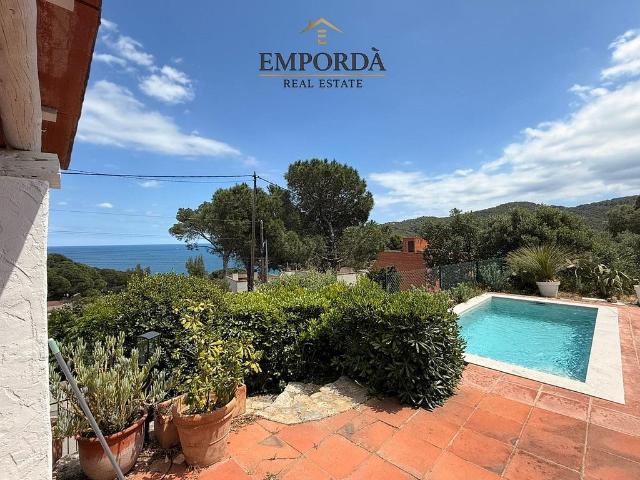 Chalet en venta en calle Cala del Rei, Begur, de 90 m² 3 habitaciones por 675.000