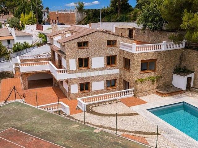 Chalet en venta en calle Camamilla, Vidreres, de 400 m² 5 habitaciones por 690.000