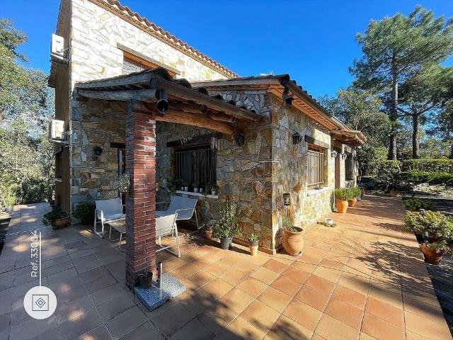 Chalet en venta en calle Camèlia, Vidreres, de 238 m² 3 habitaciones por 440.000