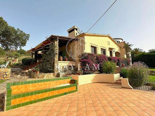 Chalet en venta en calle Pujada Can Manel, Castell Platja d´Aro, de 217 m² 3 habitaciones por 695.000