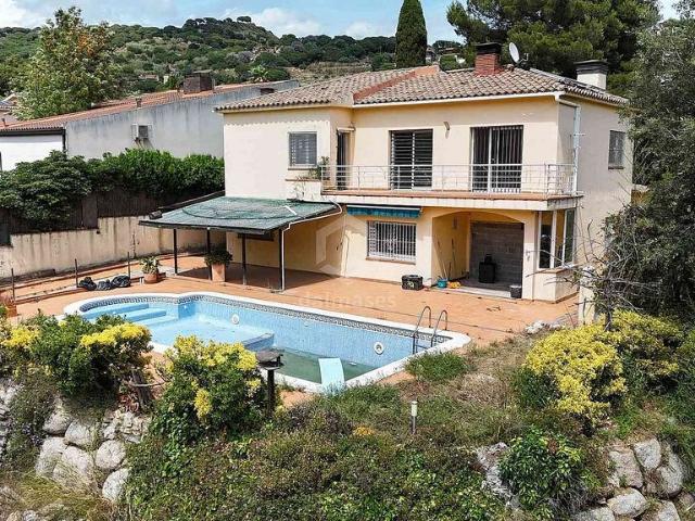 Chalet en venta en calle Can Segarra, Cabrera de Mar, de 237 m² 4 habitaciones por 649.000
