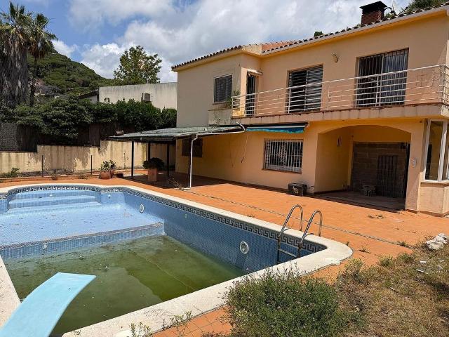 Chalet en venta en calle Can Segarra, Cabrera de Mar, de 250 m² 4 habitaciones por 649.000