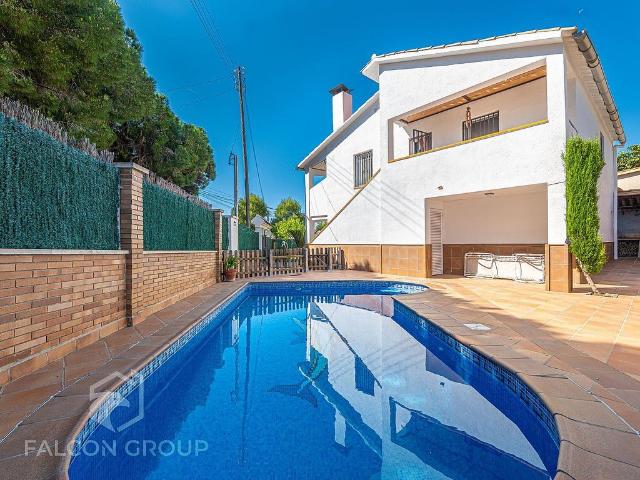 Chalet en venta en calle Cantabric, Calafell, de 120 m² 3 habitaciones por 319.000