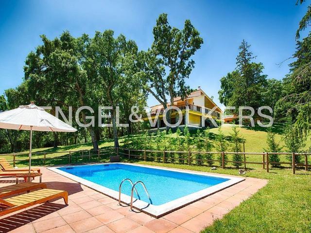 Chalet en venta en calle Cardona, Maçanet de Cabrenys, de 344 m² 5 habitaciones por 760.000