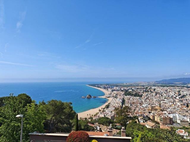 Chalet en venta en calle Cardenal Vidal i Barraquer, Blanes, de 170 m² 4 habitaciones por 795.000