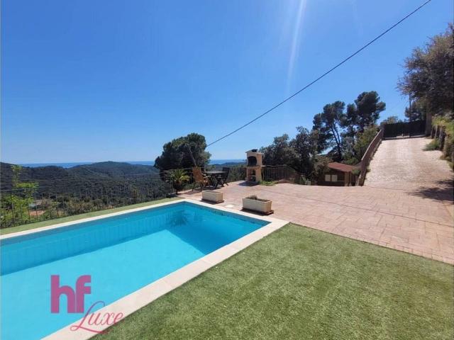 Chalet en venta en calle Centre, Sant Cebrià de Vallalta, de 180 m² 6 habitaciones por 490.000