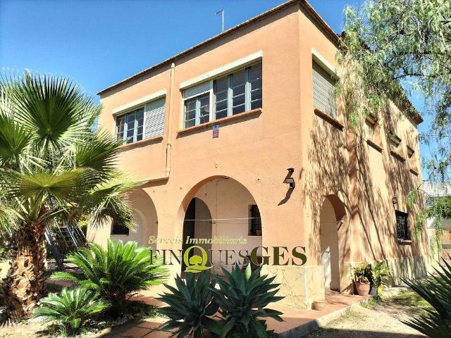 Chalet en venta en calle Centro Pueblo, Vilallonga del Camp, de 450 m² 5 habitaciones por 310.000