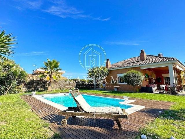 Chalet en venta en calle Cerdanya, Lloret de Mar, de 318 m² 3 habitaciones por 390.000