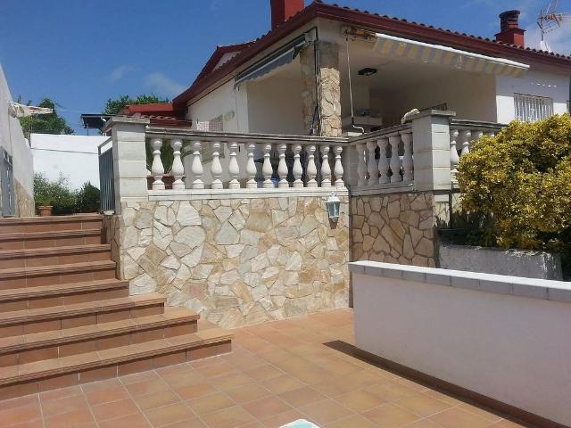 Chalet en venta en calle CL Cirerers, Lloret de Mar, de 156 m² 4 habitaciones por 350.000