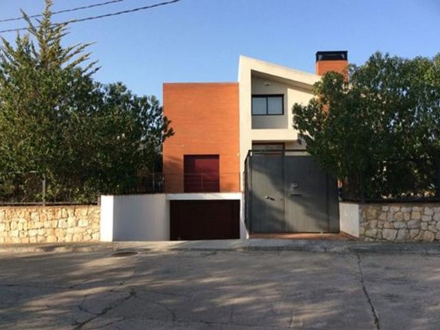 Chalet en venta en calle CL Alzines de Les, Castellvell del Camp, de 277 m² 5 habitaciones por 323.000