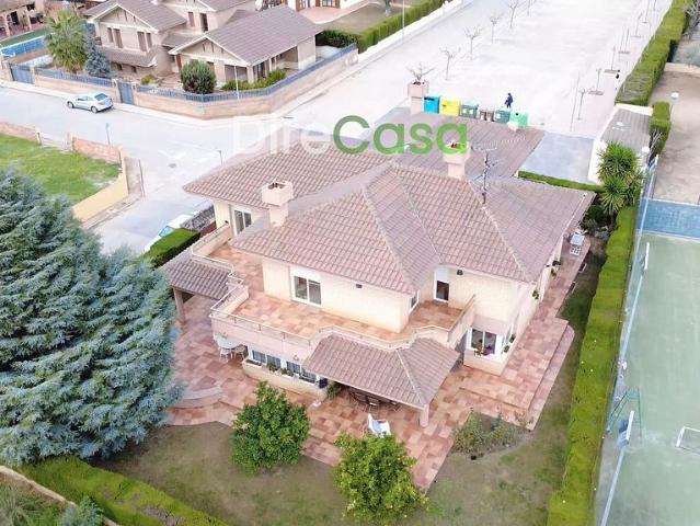Chalet en venta en calle CL Girasol, Móra d´Ebre, de 455 m² 7 habitaciones por 575.000