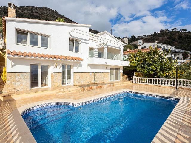 Chalet en venta en calle CL de Canaries, Roses, de 170 m² 3 habitaciones por 665.000