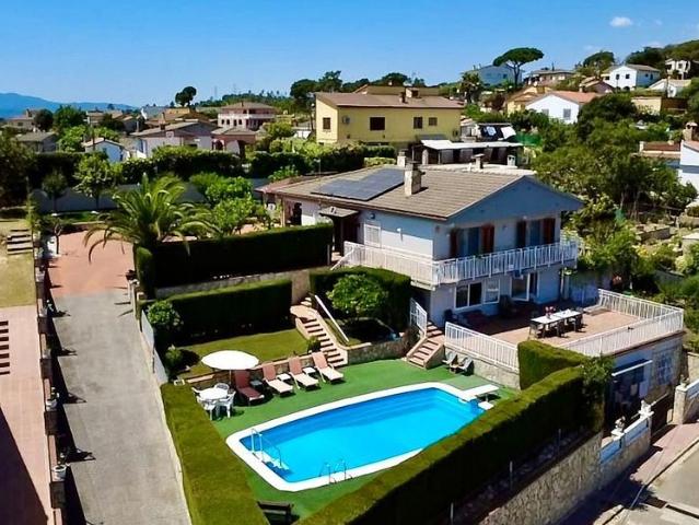 Chalet en venta en calle CL El Bruc, Maçanet de la Selva, de 180 m² 5 habitaciones por 350.000