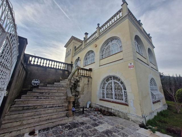 Chalet en venta en calle CL Oms Dels, Sant Boi de Llobregat, de 343 m² 6 habitaciones por 750.000