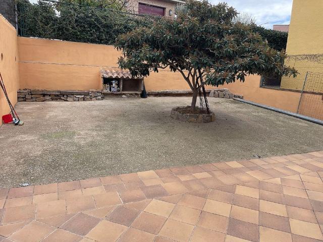 Chalet en venta en calle CL Onyar, Mont Ras, de 225 m² 5 habitaciones por 625.000