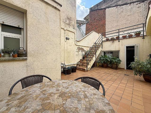 Chalet en venta en calle CL Papa Pius XI del, Sabadell, de 263 m² 4 habitaciones por 535.000