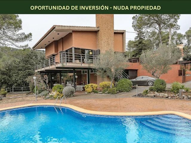 Chalet en venta en calle CL Papiol, Molins de Rei, de 214 m² 5 habitaciones por 750.000