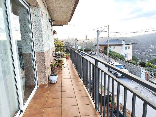 Chalet en venta en calle CL Tabor, Torrelles de Llobregat, de 85 m² 3 habitaciones por 320.000