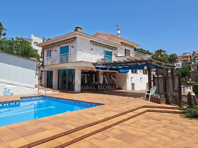 Chalet en venta en calle Cranc, Santa Susanna, de 274 m² 4 habitaciones por 578.000