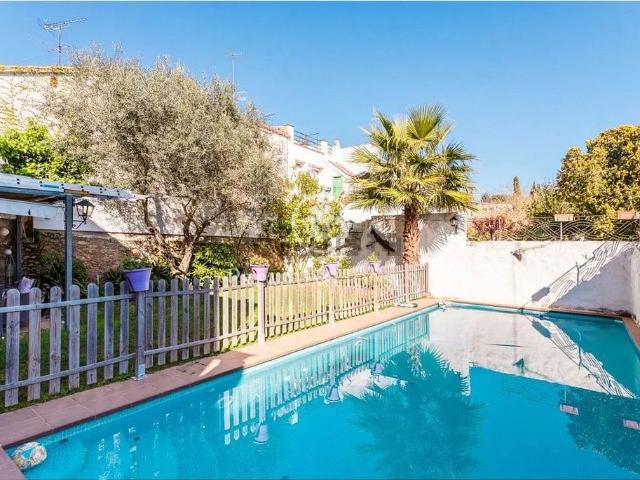 Chalet en venta en calle Cristòfol Colom, Argentona, de 280 m² 8 habitaciones por 695.000