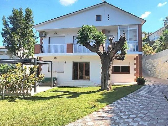 Chalet en venta en calle Ametlla de Mar, Calafell, de 140 m² 5 habitaciones por 365.000