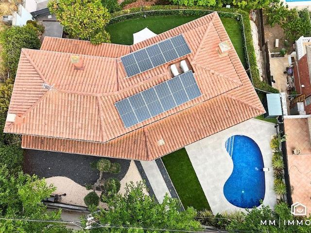 Chalet en venta en calle Aneto, Lliçà d´Amunt, de 377 m² 4 habitaciones por 675.000