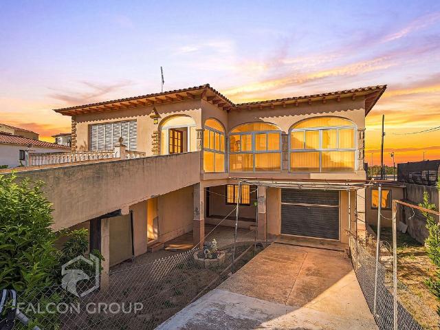 Chalet en venta en calle Angel Guimera, Banyeres del Penedès, de 146 m² 5 habitaciones por 249.000