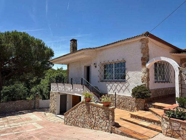 Chalet en venta en calle Àngel Planells, Lloret de Mar, de 248 m² 4 habitaciones por 450.000