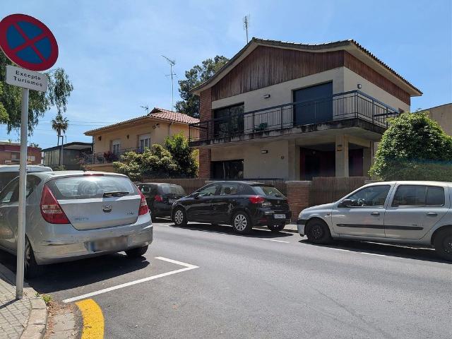 Chalet en venta en calle Angela Roca, Gavà, de 150 m² 4 habitaciones por 799.000
