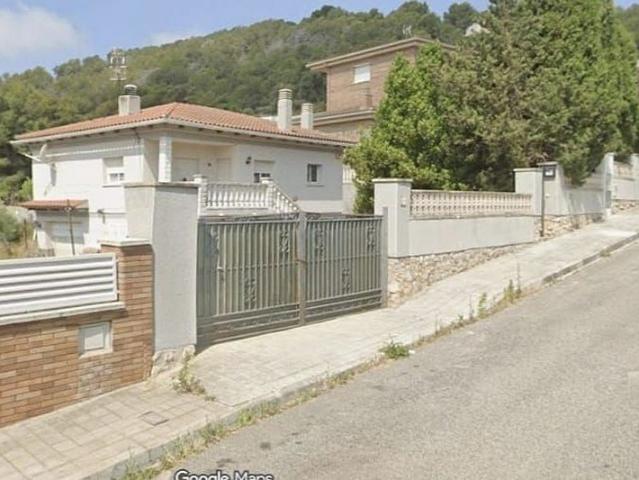 Chalet en venta en calle Acuari, Cunit, de 190 m² 5 habitaciones por 145.000