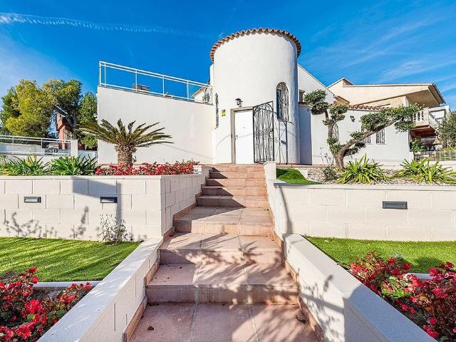 Chalet en venta en calle Acàcies, Cambrils, de 233 m² 4 habitaciones por 699.000