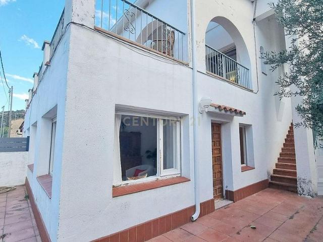 Chalet en venta en calle Alt Empordà, Colera, de 138 m² 5 habitaciones por 420.000