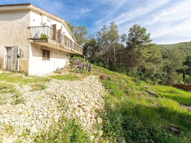 Chalet en venta en calle Alt Urgell, Rodonyà, de 114 m² 1 habitación por 110.000