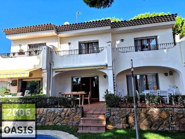 Chalet en venta en calle Álvaro de Bazán, Cambrils, de 90 m² 3 habitaciones por 399.000