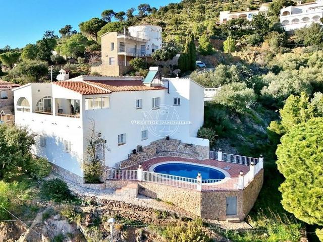 Chalet en venta en calle Alacant, Roses, de 337 m² 4 habitaciones por 799.000