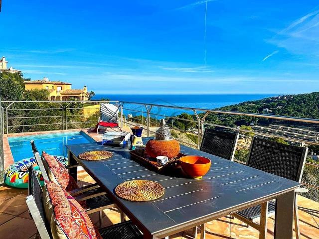 Chalet en venta en carretera De Circumval·Lació, Begur, de 201 m² 3 habitaciones por 780.000