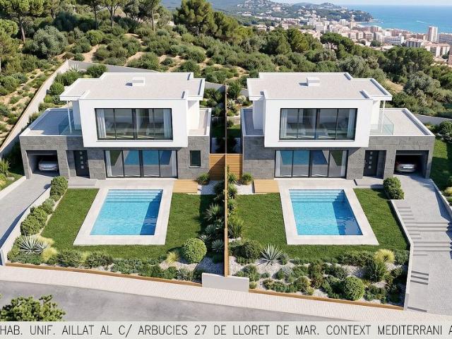Chalet en venta en calle Arbúcies, Lloret de Mar, de 243 m² 3 habitaciones por 650.000