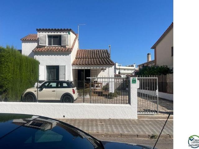 Chalet en venta en calle Argentera, Roses, de 68 m² 3 habitaciones por 340.000