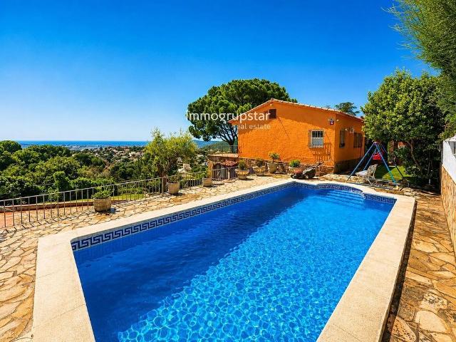 Chalet en venta en calle Avet, Calonge, de 194 m² 5 habitaciones por 760.000