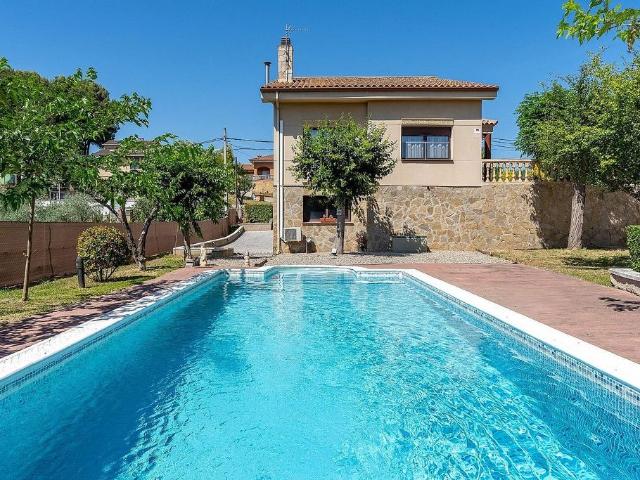 Chalet en venta en calle Bonaigua, Castellbisbal, de 401 m² 5 habitaciones por 628.900