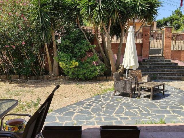 Chalet en venta en calle Bosc Dels Palillos, Olesa de Bonesvalls, de 240 m² 3 habitaciones por 365.000