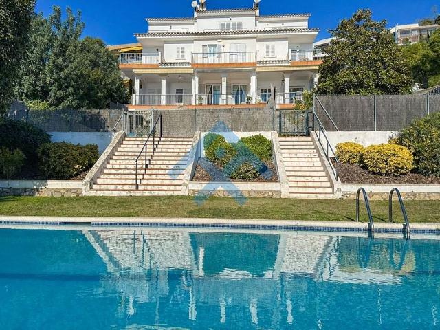 Casa pareada en venta en calle Barcelona, Sitges, de 200 m² 4 habitaciones por 740.000