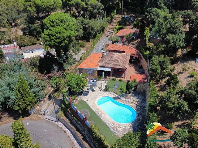 Chalet en venta en calle Bedoll, Vidreres, de 255 m² 4 habitaciones por 265.000