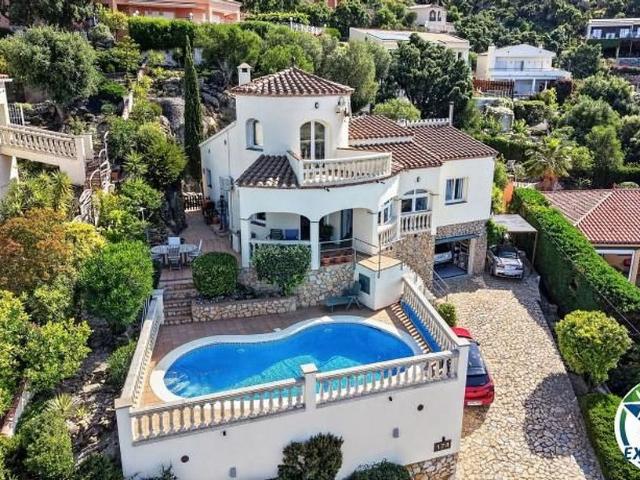 Chalet en venta en calle Bèlgica, Palau Saverdera, de 120 m² 3 habitaciones por 650.000