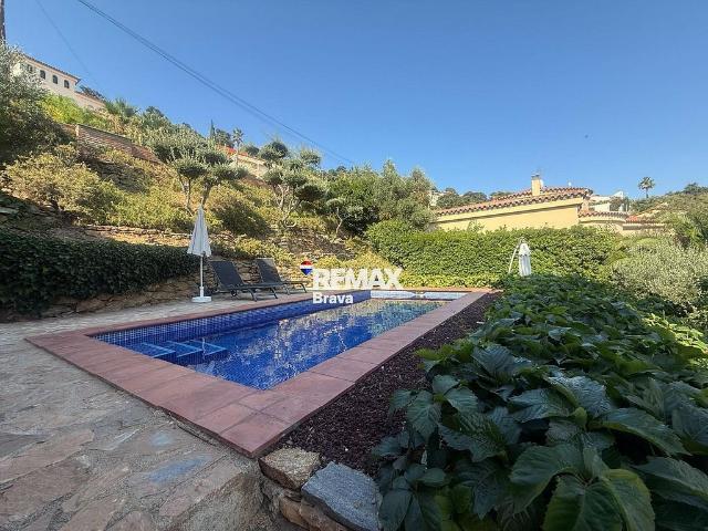 Chalet en venta en calle Bèlgica, Palau Saverdera, de 198 m² 5 habitaciones por 670.000