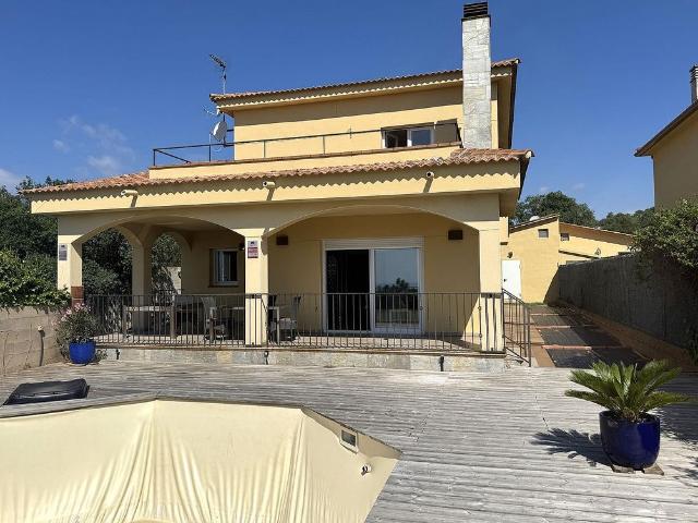 Chalet en venta en calle Bellmunt, Lloret de Mar, de 142 m² 4 habitaciones por 440.000