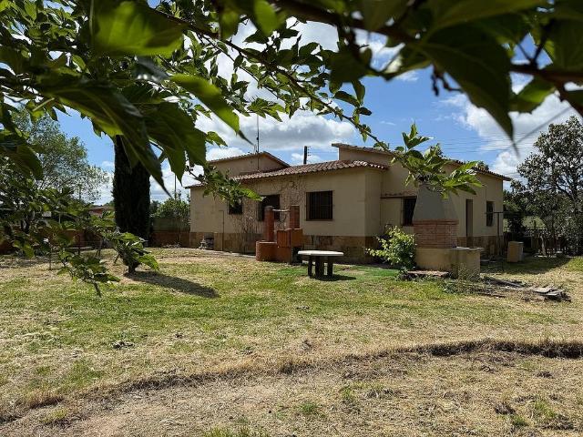 Chalet en venta en calle Benaula de, Caldes de Malavella, de 104 m² 3 habitaciones por 290.000