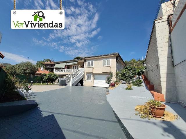 Chalet en venta en calle Besòs, Castellbisbal, de 291 m² 5 habitaciones por 595.000