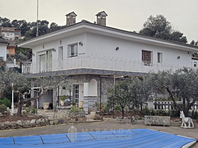Chalet en venta en calle Besòs, Bigues i Riells, de 200 m² 5 habitaciones por 420.000