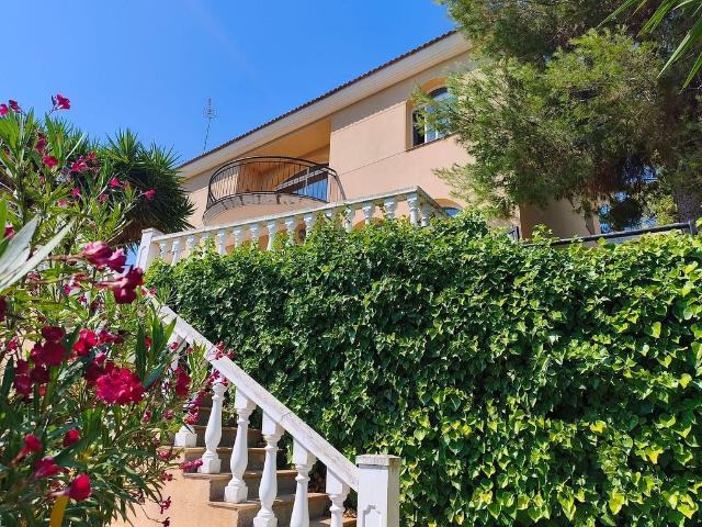 Chalet en venta en calle Gaudi, Canyelles, de 289 m² 4 habitaciones por 610.000